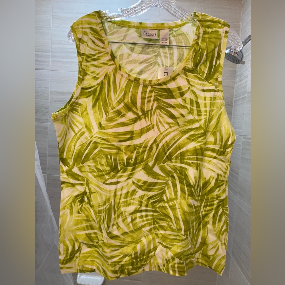 Chico’s Zenergy Hawaiian Leaf print Tank Top.  Size 3 (Chico’s sizing). Ctn/Spdx